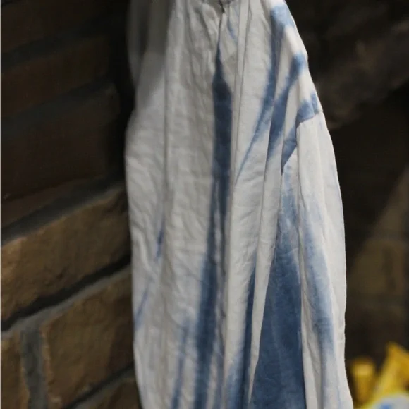 Blue and White Tie-Dye Top Size 4X - Picture 4 of 5